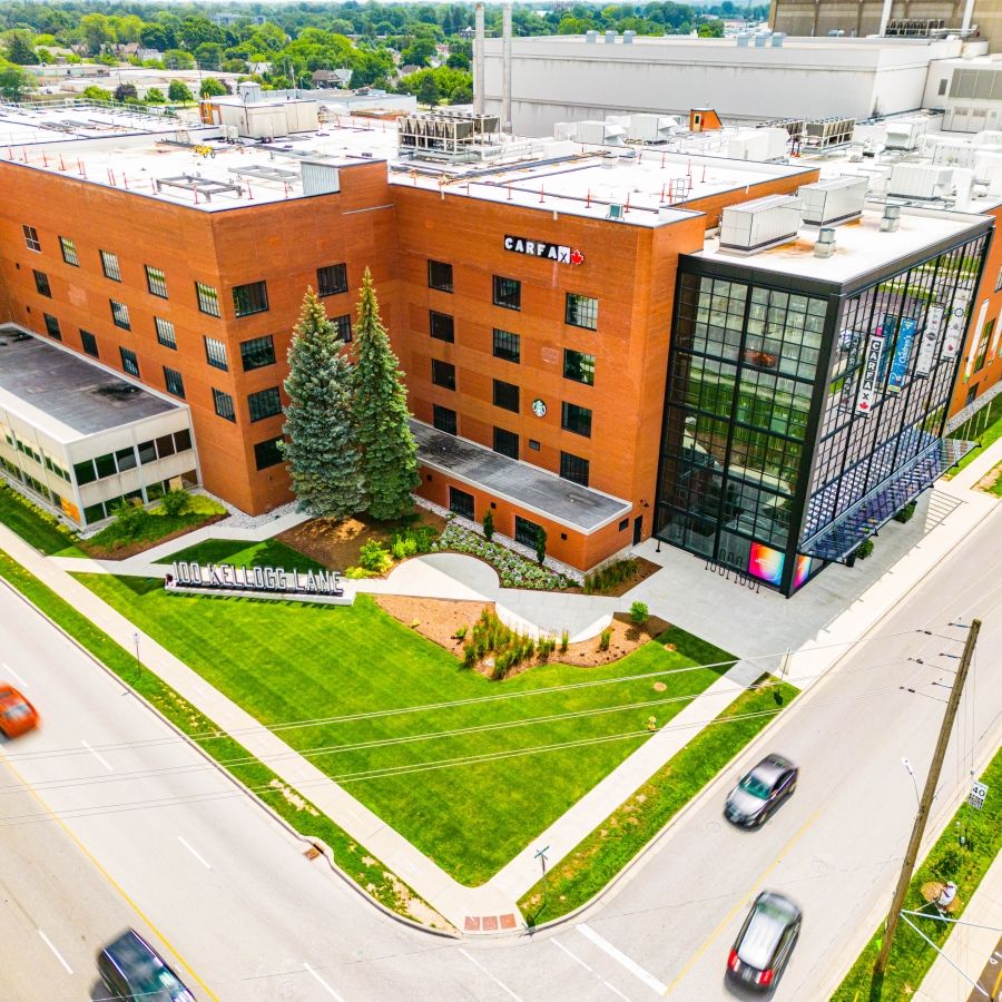 100KL drone shot hovering the building
