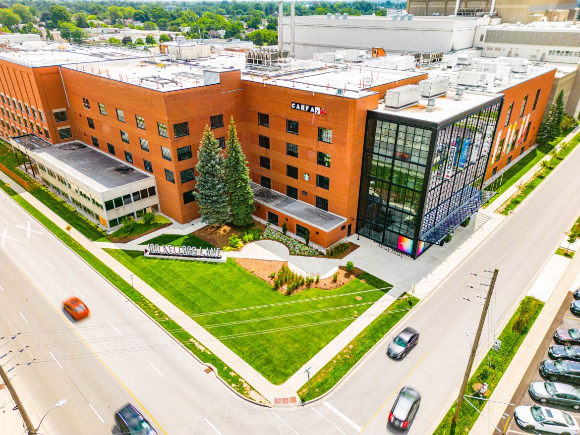 100KL drone shot hovering the building