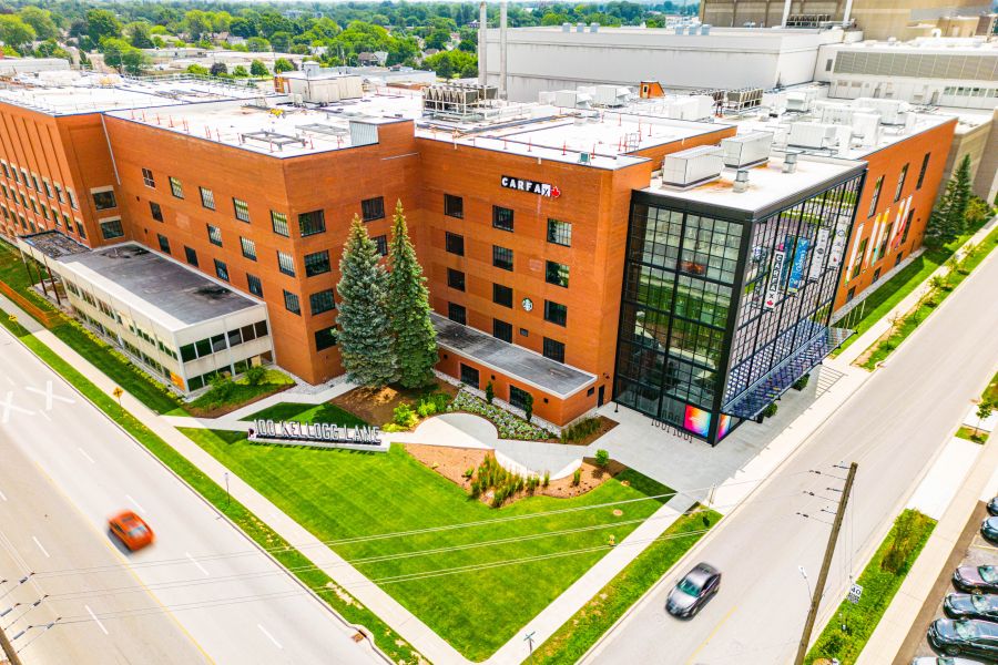 100KL drone shot hovering the building